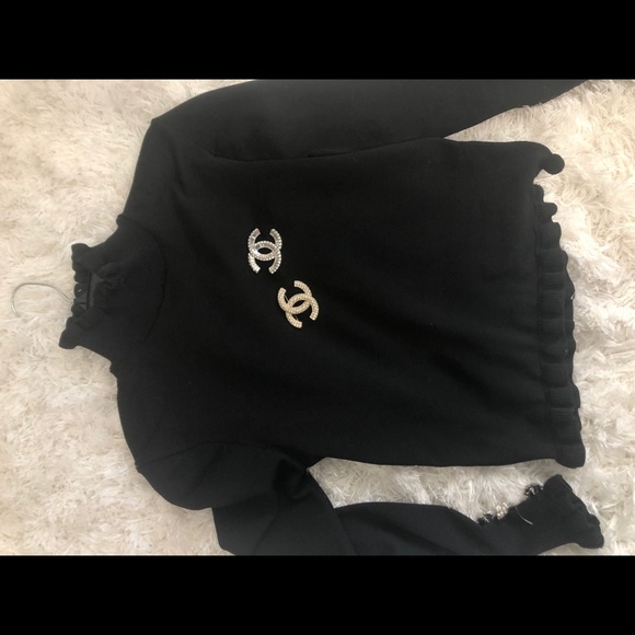 Brand new CHANEL CC brooch with box - Picture 6 of 6